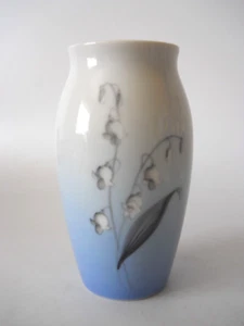 Bing & Grondahl Denmark *Lily of the Valley* Small Porcelain Vase 4 1/2" - Picture 1 of 4