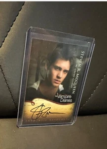 VAMPIRE DIARIES SEASON 1 CRYPTOZOIC AUTOGRAPH A4 STEVEN R. MCQUEEN - Picture 1 of 1