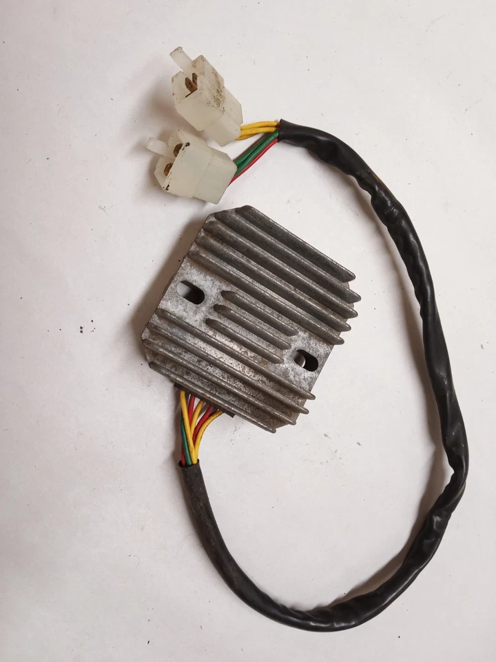 Regulador de votación Honda Interceptor VTR250 compatible con 1988-1990 Foto 1 de 1