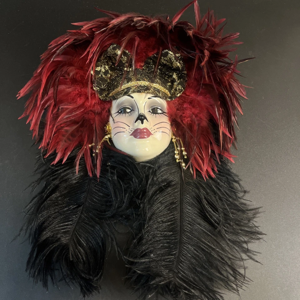 Máscara facial numerada firmada de creaciones únicas para dama plumas mascarada Mar Di Gras Foto 1 de 4
