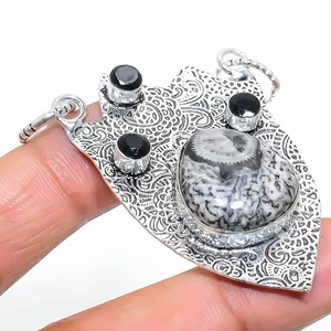 Stingrey Corallo, Nero Spinello Gemma 925 Argento Sterling Ciondolo Gioielli - Foto 1 di 5