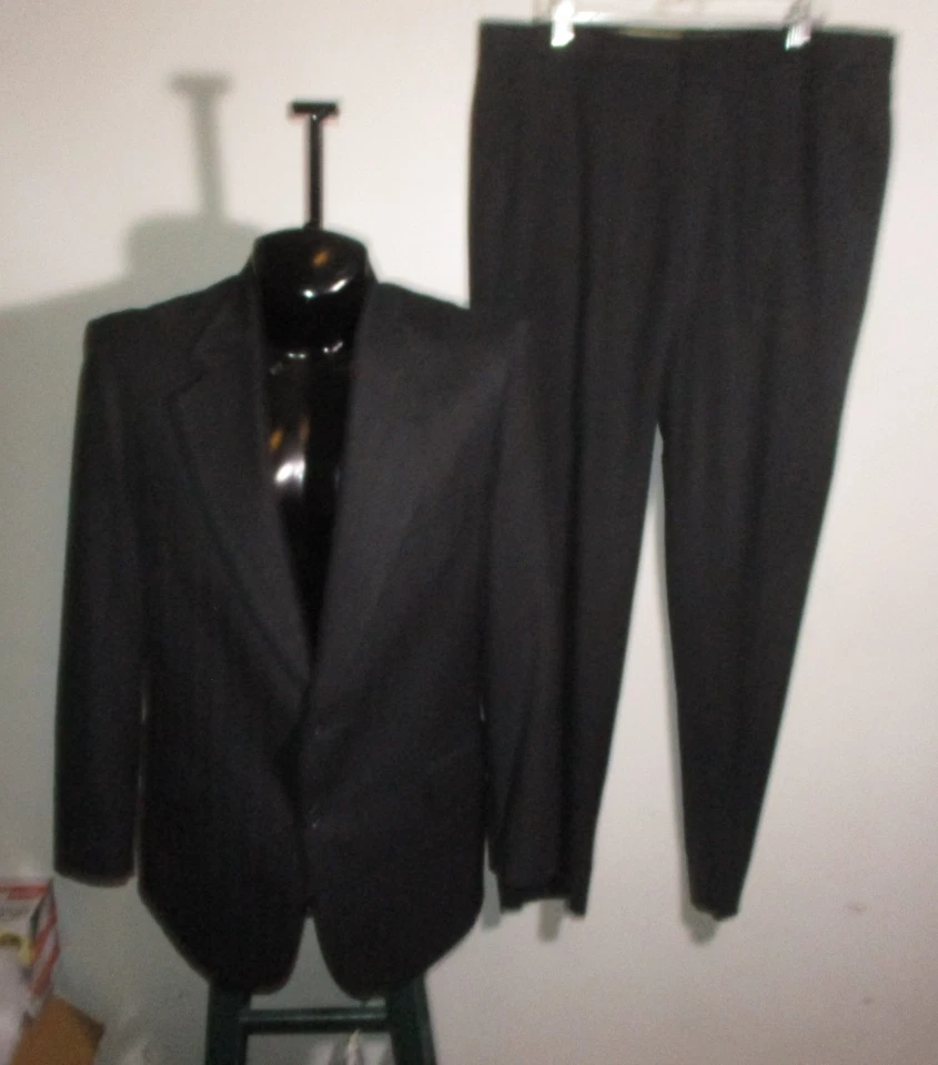 Traje STRATHMORE Gris Oscuro Lana Pesada 2 Piezas Para Hombre Talla 42 Largo, 38X32 Foto 1 de 4