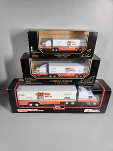 Alan Kulwicki 7 Hooters 1/43 1/64 & 1/87 Racing Champions Transporters. - Foto 1 di 24