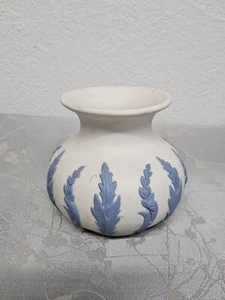 Ecanada Pottery Wedgwood Style Vase Vintage Made In Canada Blue And White - Picture 1 of 5
