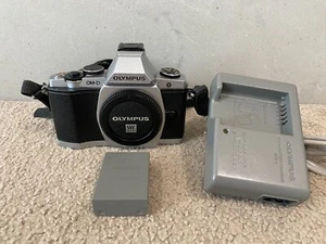 Olympus OM-D E-M5 16.1MP M43 Mirrorless Camera w/ Battery + Charger S/C 6646 - Picture 1 of 12