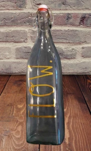 Botella de vidrio resellable Rae Dunn Flow excelente estado letras doradas rara - Imagen 1 de 3