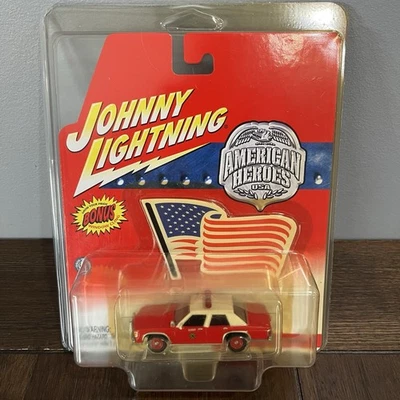Johnny Lightning American Heroes EE. UU. 1990 Ford Victoria-Fire Chief rojo 1/64 Foto 1 de 4