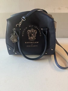 Borsa a mano BioWorld Harry Potter Corvonero Hogwarts blu scuro in ottime condizioni con ciondolo - Foto 1 di 10