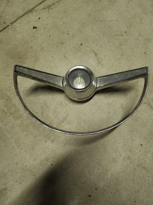 Anillo de bocina de rueda Pontiac Grand Prix 64 9774071 tapa de bocina Bonneville Catalina Foto 1 de 4