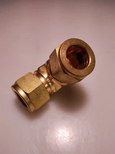 5/8" Brass Compression Elbows - Picture 1 of 3
