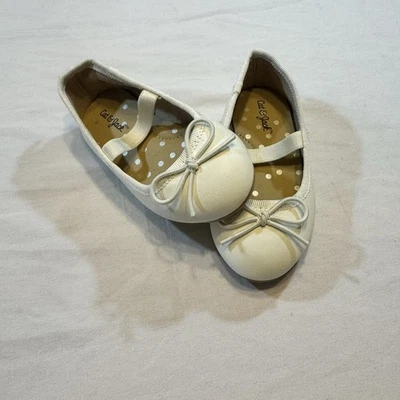 Zapatos planos de ballet sin cordones con lazo blanco Cat and Jack niña talla 5 Foto 1 de 3