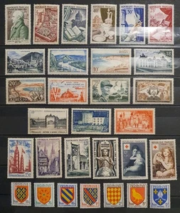 France : 1954 – LOT 30 Timbres – NEUF*/MH Cote 70€ - Picture 1 of 2