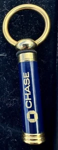Bonito llavero Chase Bank azul cobalto y dorado en caja de regalo Manhattan - Imagen 1 de 7