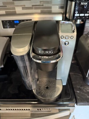 Keurig K70 Sistema de preparación de cafetera de una sola taza K Foto 1 de 4