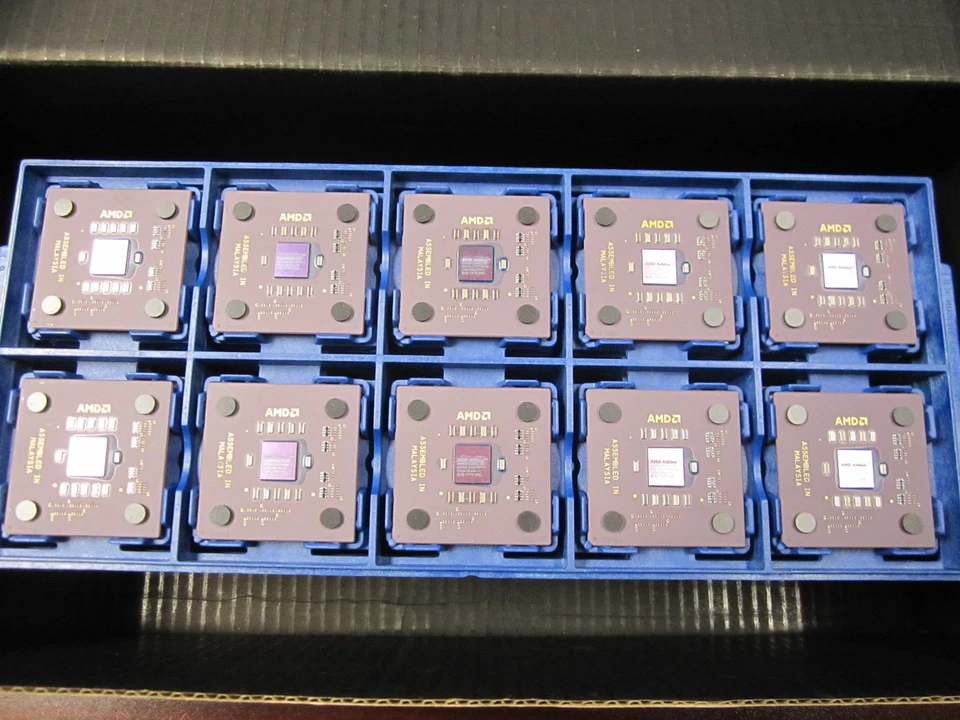 AMD Mobile Athlon 4 900 AHM0900AVS3B Socket A CPU OEM NEW - Image 1 of 3