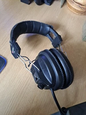 Labtec C-184 Stereo Headphones With Volume Control - Image 1 of 4