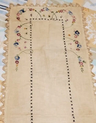 VINTAGE  HAND NEEDLE POINT TABLECLOTH TABLE RUNNER CENTERPIECE SIZE 14 " x 33"  - Image 1 of 4