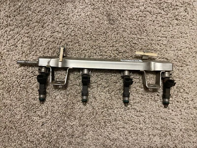 Ford Fusion 2008 riel de combustible de 2,5 L con inyectores Foto 1 de 2