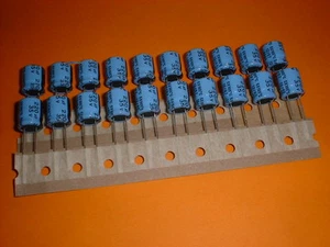 20x Elko 220µF / 35V Kondensator Flackerschutz- Stützkondensator - Picture 1 of 2