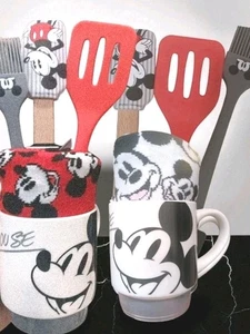 Disney Mickey Mouse Nueva Taza de Cerámica Taza de Café Utensilios de Cocina y Calcetines y Bolsa de Regalo - Imagen 1 de 21