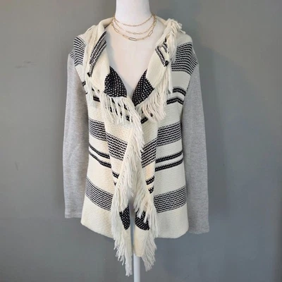 Cárdigan Dolan frente abierto. Mediano. Fringe Western Americana Cottage Coastal Boho Foto 1 de 4