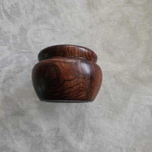 Baratija de madera torneada cubierta hecha a mano / plato como nuevo de Kip Christensen  - Imagen 1 de 12