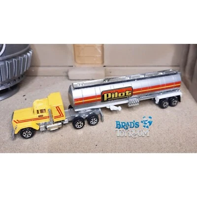 1/87 HO Scale Road Champs Pilot Mack Semi Truck Tractor Fuel Gas Tanker Trailer - Image 1 of 4