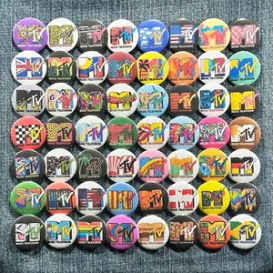 MTV Music Television anni 80 musica 1,5" bottoni pinback rock pop new wave, 56 spille - Foto 1 di 9