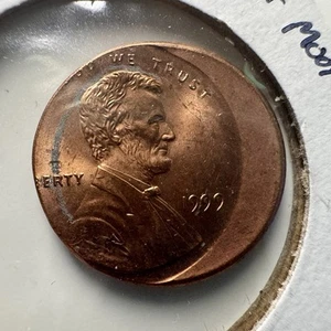 OFF-CENTER FULL DATE 1999 MINT ERROR Lincoln penny/cent - Picture 1 of 3