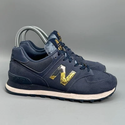 Новый баланс 574 обуви женщин размер 7 кроссовки золото логотип замши темно-синий Athletic - Изображение 1 из 4