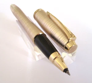 MAGNIFIQUE STYLO ROLLER BILLE DE PRESTIGE PARKER MODELE URBAN PREMIUM NEUF A259 - Imagen 1 de 11