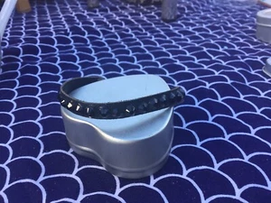 Swarovski Kristall und Leder einzeln Wickelarmband in schwarz mit schwarzen Kristallen - Bild 1 von 1