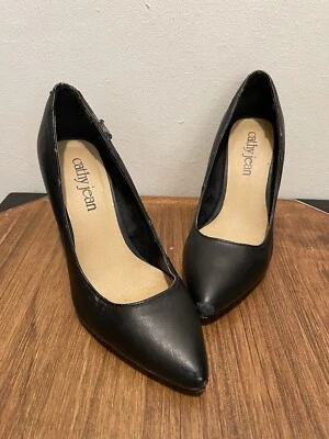 Zapatos de salón Cathy Jean clásicos de cuero negro con punta puntiaguda, talla 6 para mujer Foto 1 de 4