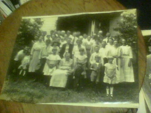 ¿Familia? ¿Área de reunión de Andover 1920? 9 5/8 por 7 1/2 pulgadas - Imagen 1 de 5