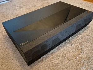 Optoma UHZ65UST Laser TV Kurzdistanz Beamer 4K UHD Bilddiagonale 8 - 120 Zoll - Bild 1 von 5