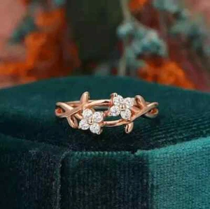 Anello Donna 1,50 Ct Taglio Tondo VERO Moissanite Forma Fiore Placcato Oro Rosa 14k - Foto 1 di 6