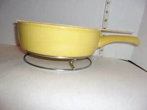 USA Vintage Keramik GELB Pfanne mit Griff Schale & Metallständer Wiege Mid Century  - Bild 1 von 8