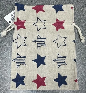 Bolsa de regalo de algodón con cordón en relieve "ESTRELLAS", 13 cm x 13 cm se vende en paquetes de 4 - Imagen 1 de 1