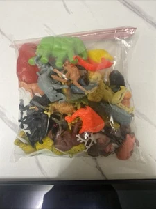Miniatur-Tierspielzeug aus Kunststoff - Bild 1 von 6