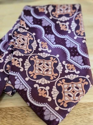 Gravata masculina larga flecha vintage design ousado roxo pêssego lavanda poliéster em excelente estado usado  - Imagem 1 de 4