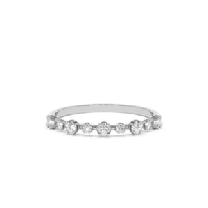 Alianza de boda de eternidad de diamantes de corte redondo natural de 0,17 quilates de oro blanco de 18 k - Imagen 1 de 3