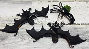 Vintage Kunststoff Gummi Halloween (2) Fledermäuse und eine Spinne - Bild 1 von 9
