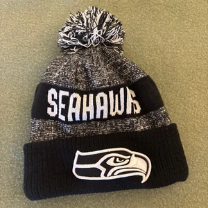 New Era NFL Seattle Seahawks Knit Beanie Black and White Winter Warm Never Worn - Picture 1 of 10