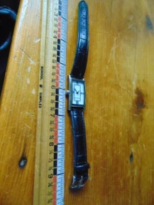 Reloj Liz Claiborne Antiguo - Correa de cuero - Movimiento Japón - Imagen 1 de 4