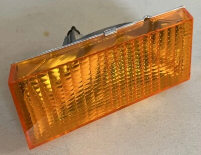 Conjunto de lámpara de estacionamiento derecha Ford Thunderbird Mercury Cougar 84-86 nuevo de stock Foto 1 de 4