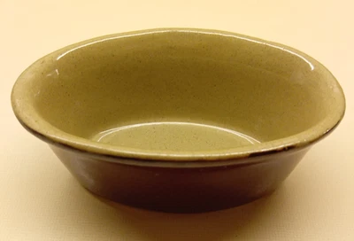 Moira Farmhouse Pottery Vintage Small Pie Dish 14cm 5 half inches Brown / beige - Image 1 of 4