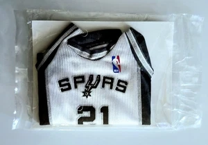 2008-09 Upper Deck #21 Tim Duncans Mini Jersey! - Picture 1 of 2