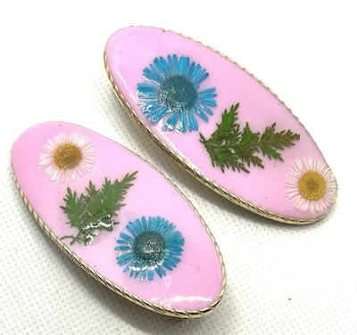 Par de pasadores de margaritas inglesas, fondo rosa, resina, hechos a mano B009 Foto 1 de 3