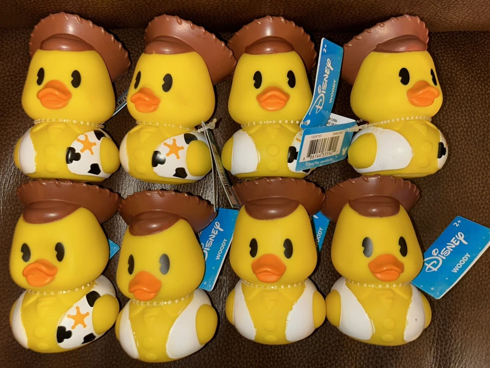 Lote de 8 patos de goma con etiquetas Disney Duckalooz Woody Toy Story error de color raro Foto 1 de 1