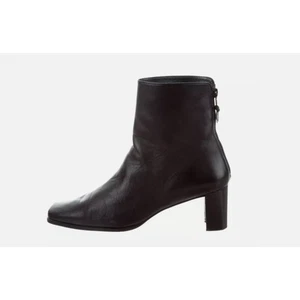 Stuart Weitzman Stiefelette schwarz Leder eckige Zehenpartie Reißverschluss hinten in der Mitte Größe 8M - Bild 1 von 9